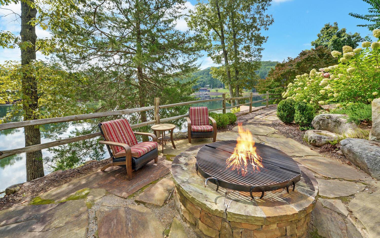 Stonecrest Lodge Lake Front Home With Private Boat Dock Hiawassee Exterior photo